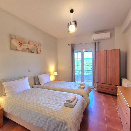 J&B Countryside Life Apartment Agios Matthaios  Exterior photo