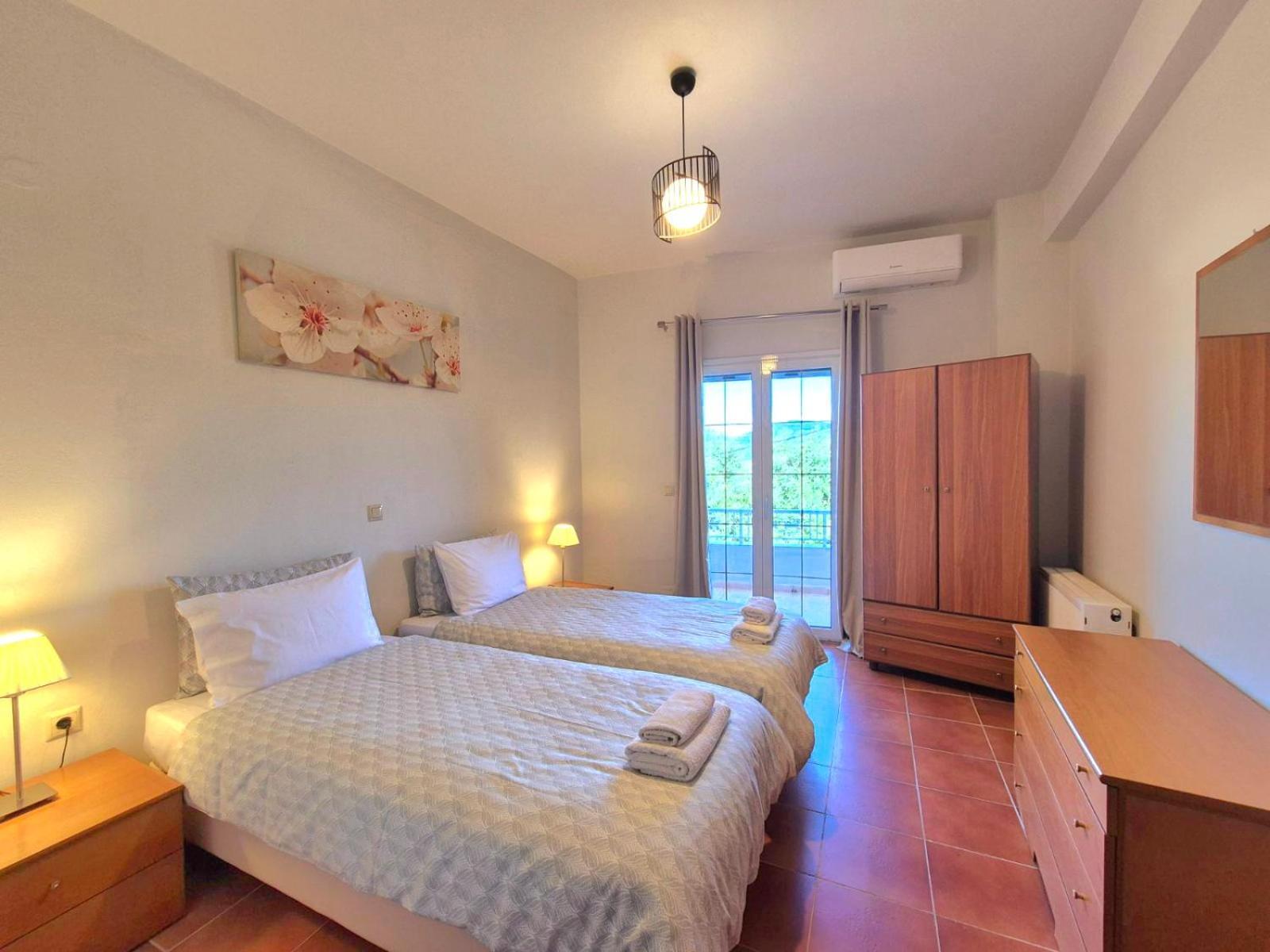 J&B Countryside Life Apartment Agios Matthaios  Exterior photo