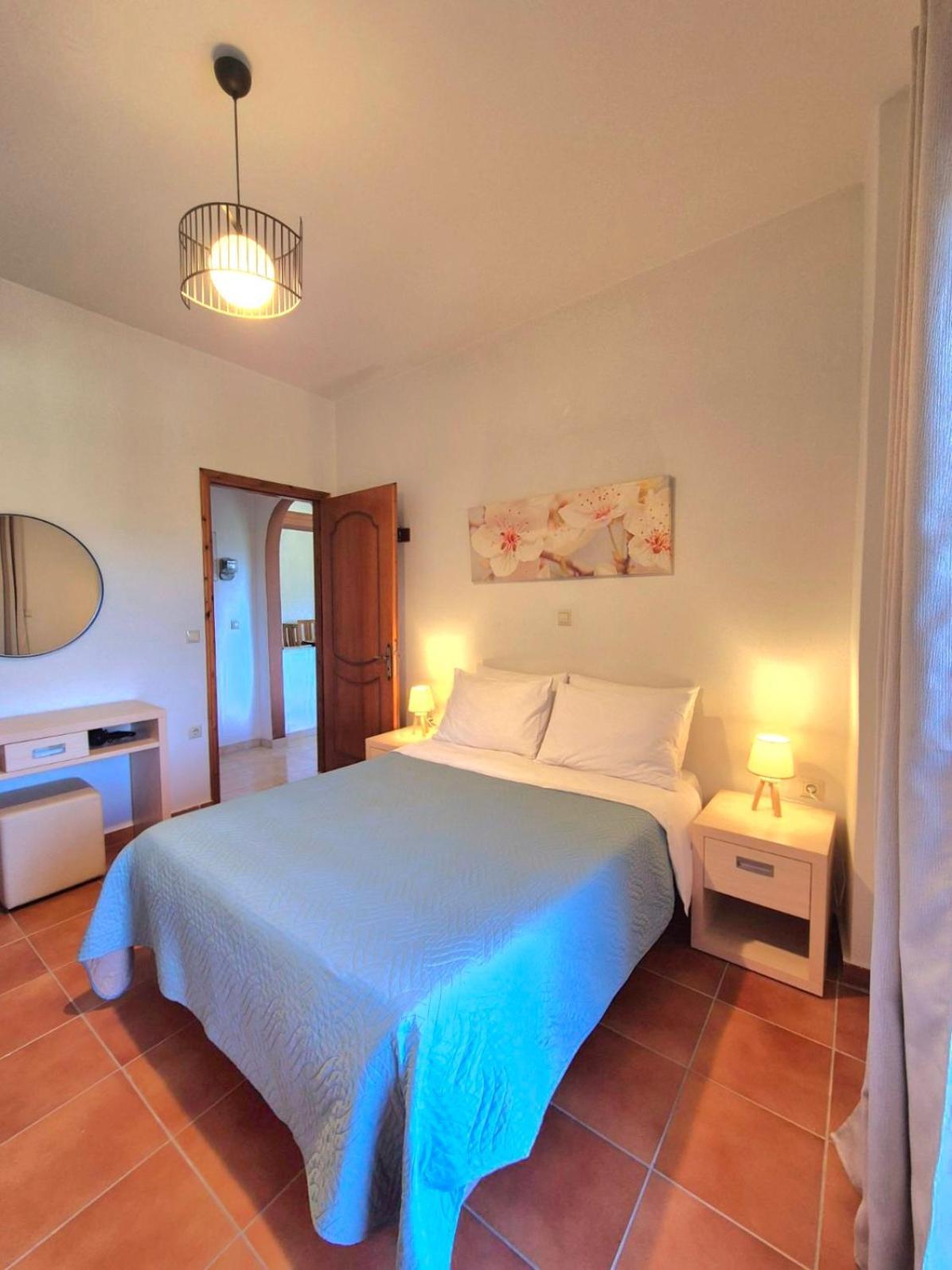 J&B Countryside Life Apartment Agios Matthaios  Exterior photo