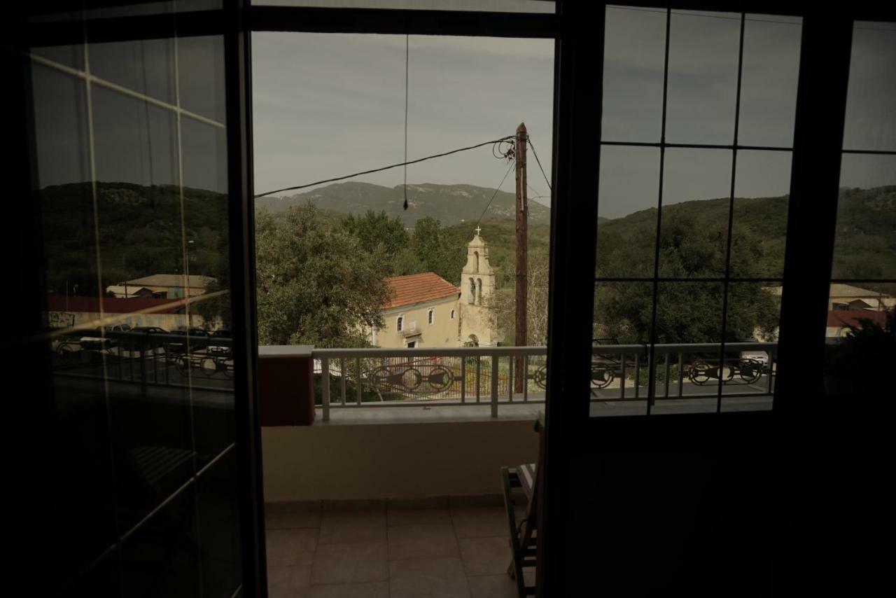 J&B Countryside Life Apartment Agios Matthaios  Exterior photo