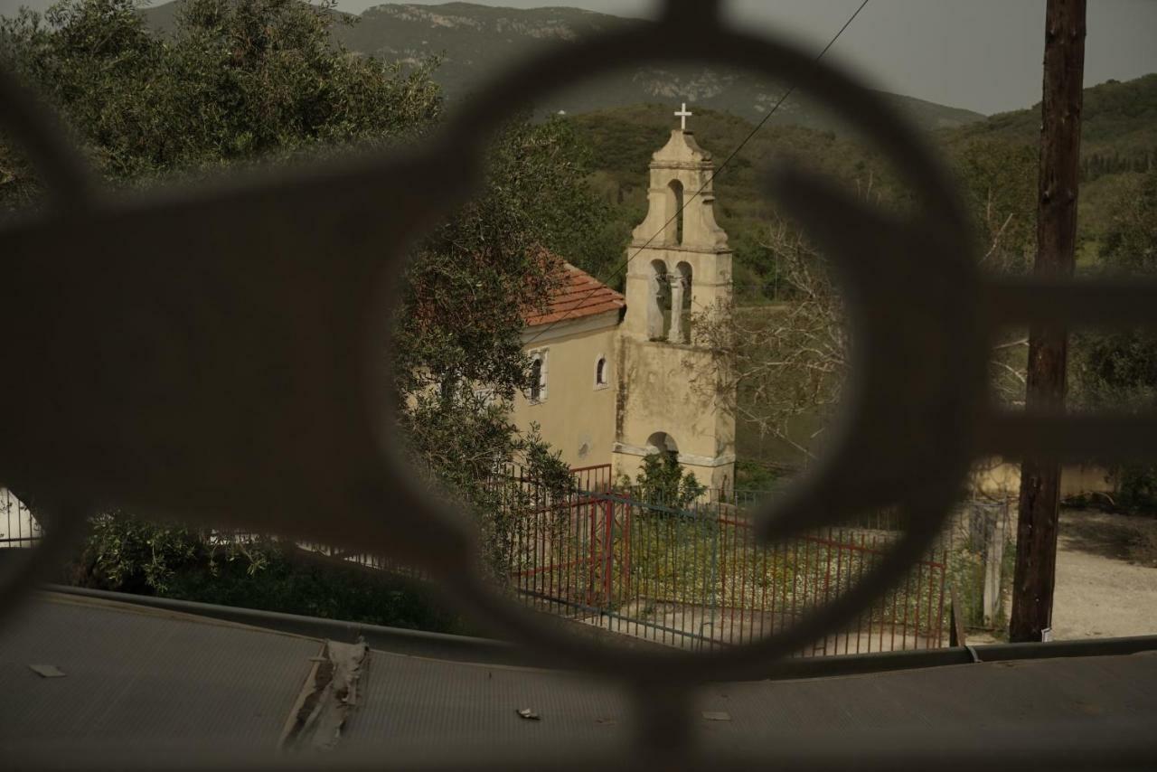 J&B Countryside Life Apartment Agios Matthaios  Exterior photo
