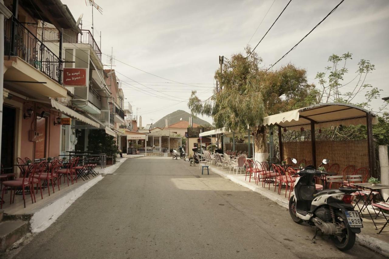 J&B Countryside Life Apartment Agios Matthaios  Exterior photo