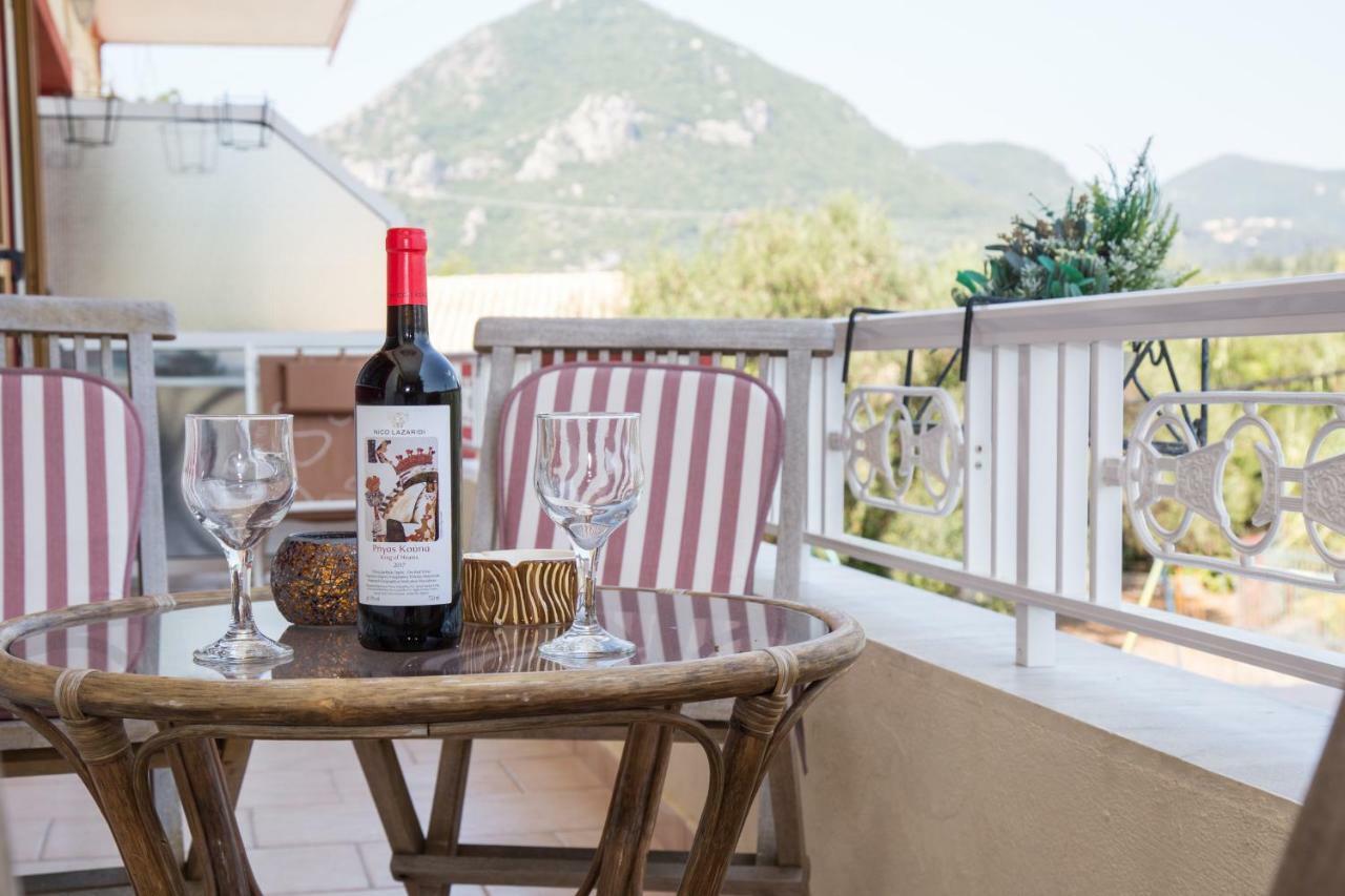 J&B Countryside Life Apartment Agios Matthaios  Exterior photo